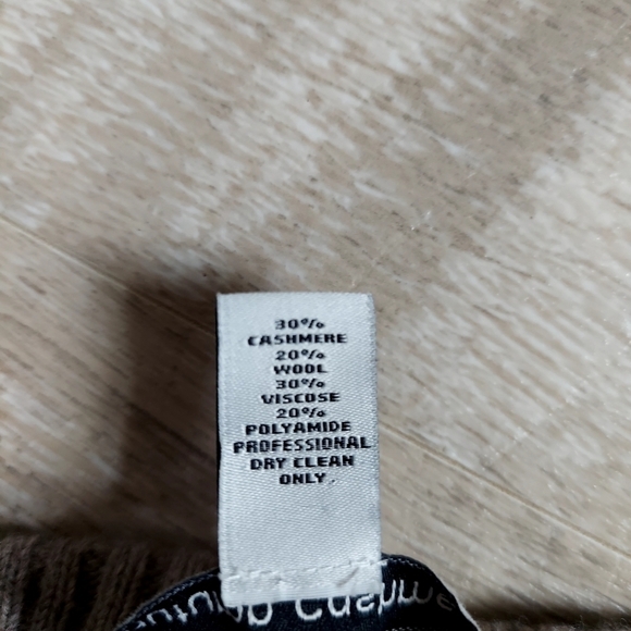 autumn cashmere Distressed Crew Neck Sweater - Picture 15 of 15